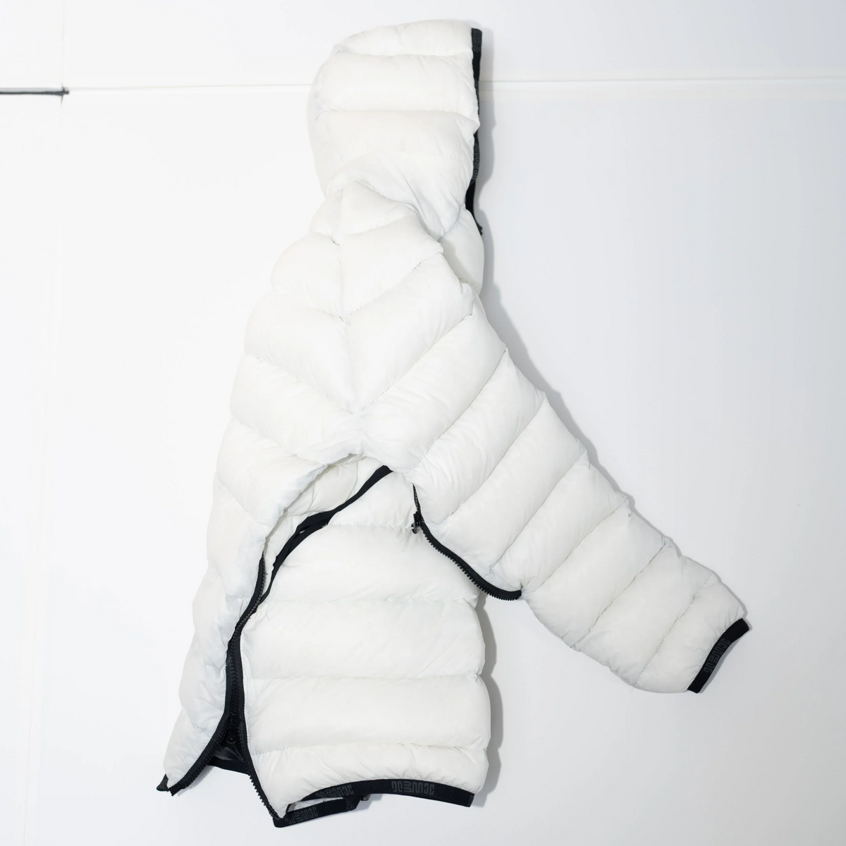 [deposit] COCOON / TRANSLUCENT WHITE // batch 02 // Tèmi Anorak 2.0